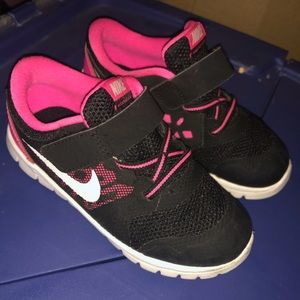 Girls nike pink black sneakers shoes size 10